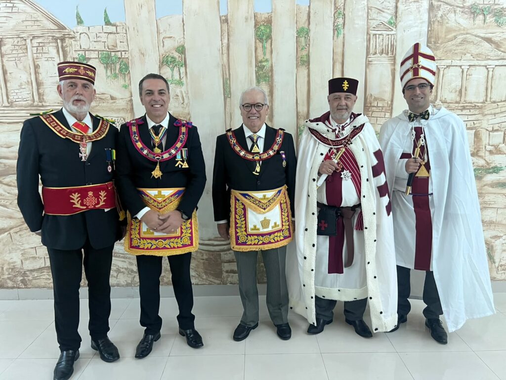 ARCONTE-REI PRESTIGIA CELEBRAÇÃO DE 10 ANOS DO PRECEPTÓRIO/PRIORADO FIDELITAS Nº 54 E DA LOJA DE NAUTA